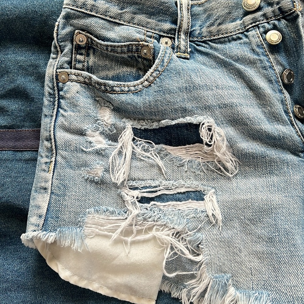 American Eagle Shorts - Picture 3 of 8